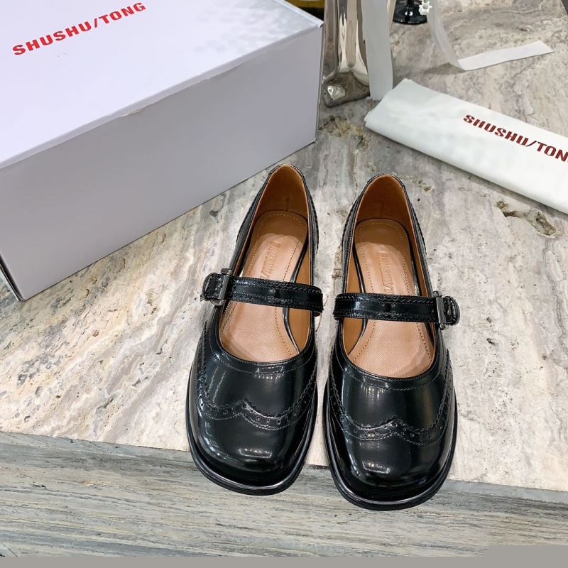 Other flat shoes